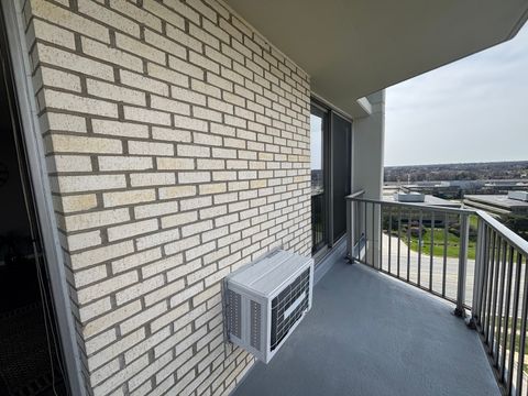 Tiny photo for 40 N Tower Road #10, Oak Brook, IL 60523 (MLS # 12615956)