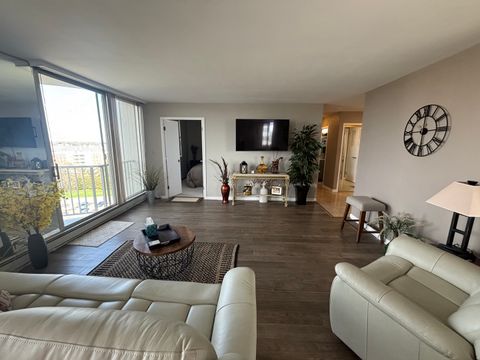 Tiny photo for 40 N Tower Road #10, Oak Brook, IL 60523 (MLS # 12615956)