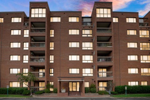 Tiny photo for 600 Naples Court #106, Glenview, IL 60025 (MLS # 12684781)
