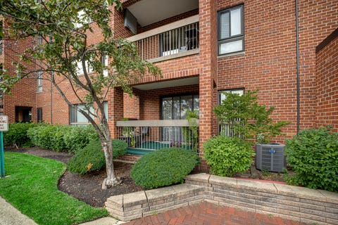 Tiny photo for 600 Naples Court #106, Glenview, IL 60025 (MLS # 12684781)