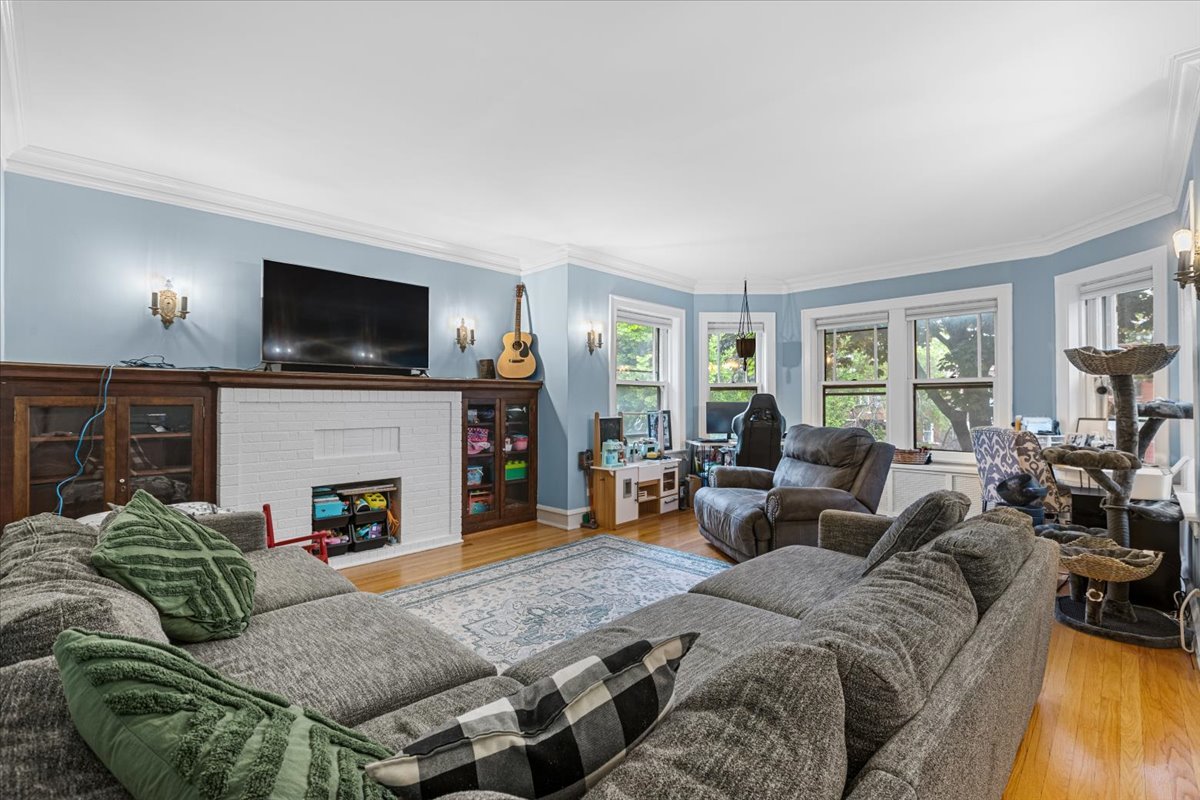 126 N AUSTIN Boulevard 2N