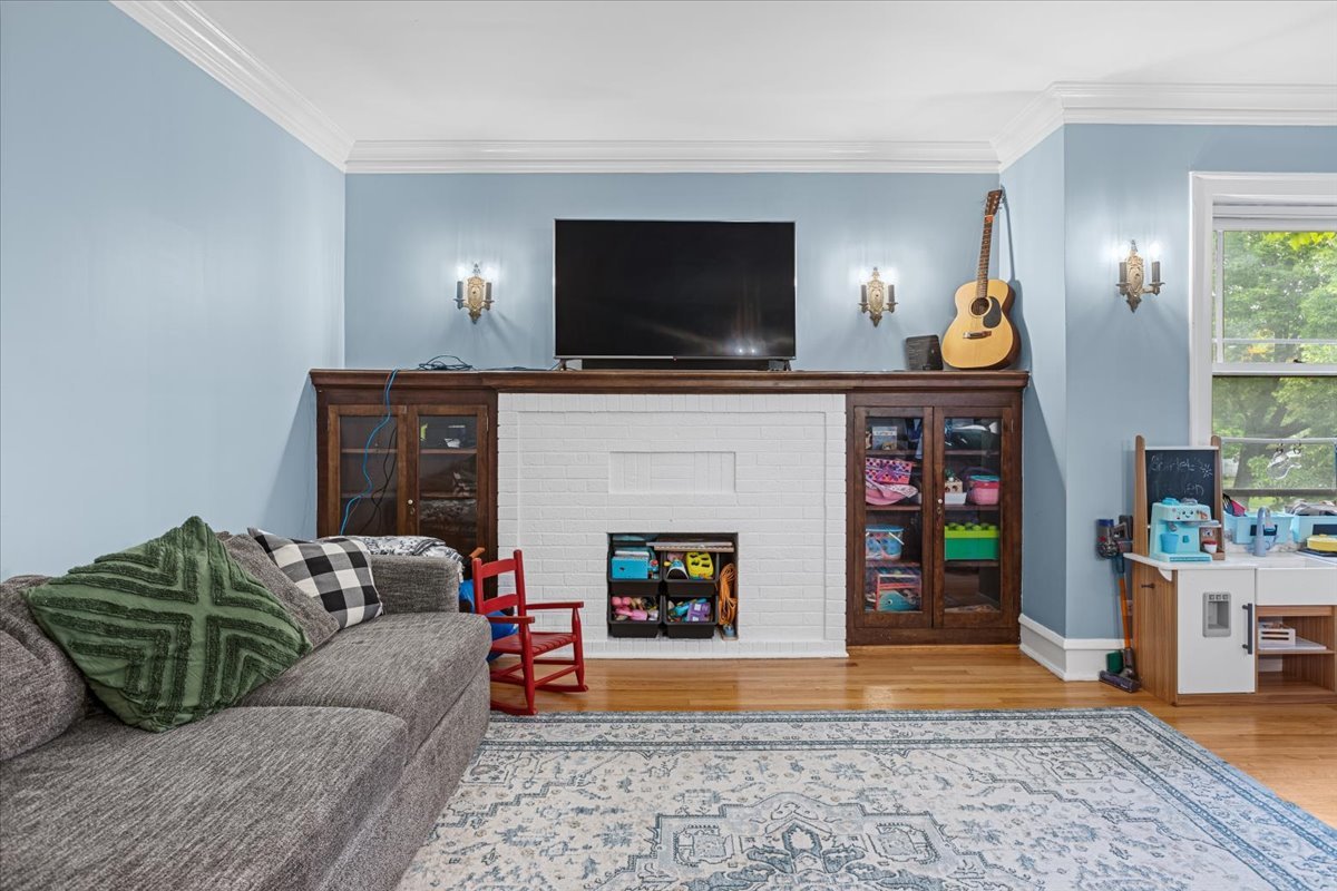 126 N AUSTIN Boulevard 2N