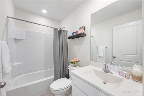 Tiny photo for 2041 Sequoia Avenue, Mundelein, IL 60060 (MLS # 12671622)