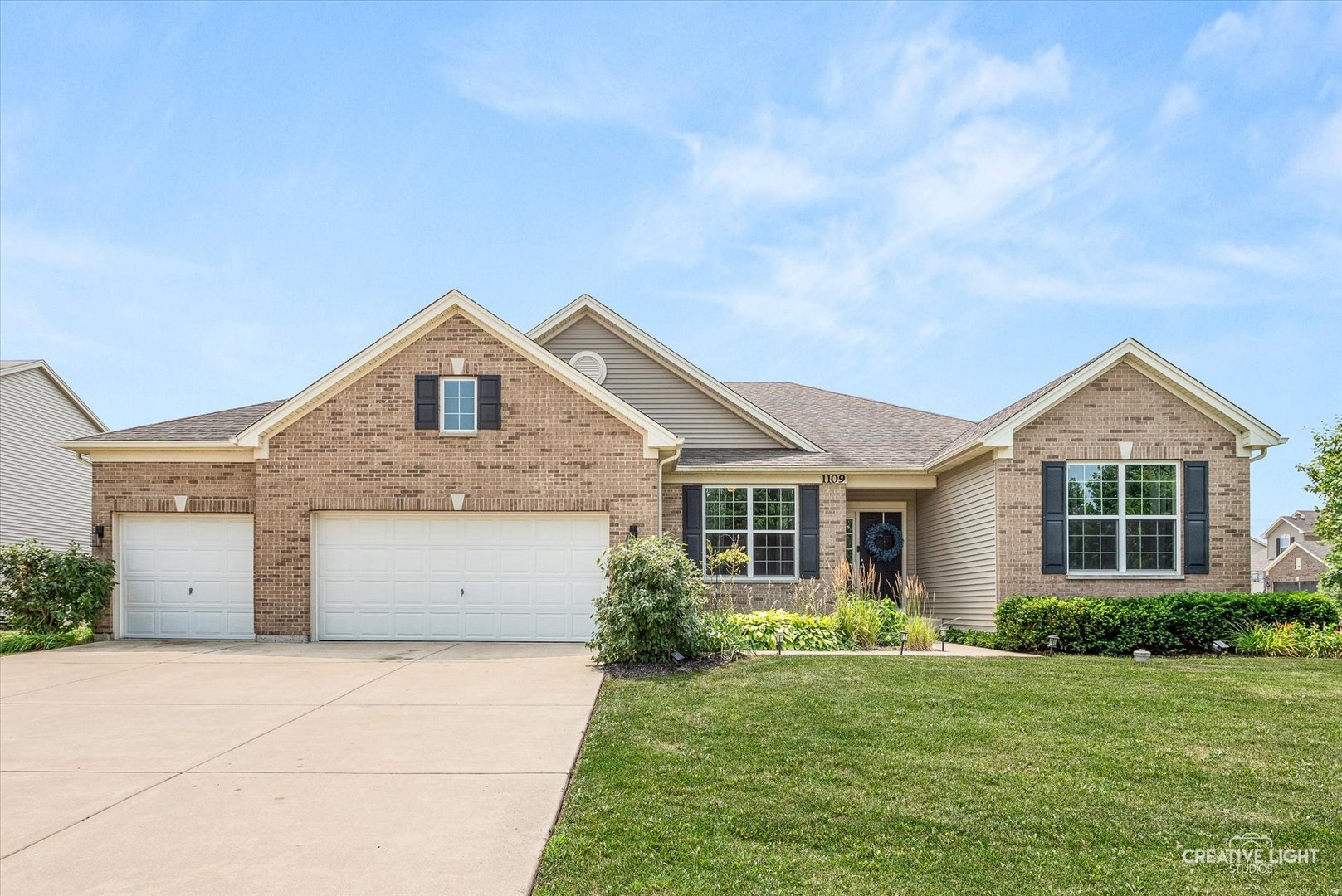 Photo 1 of 27 — 1109 Highland Drive, Shorewood, IL 60404