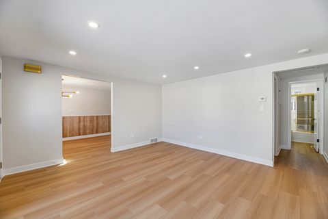 Tiny photo for 20836 N Catalpa Street, Deerfield, IL 60015 (MLS # 12577031)