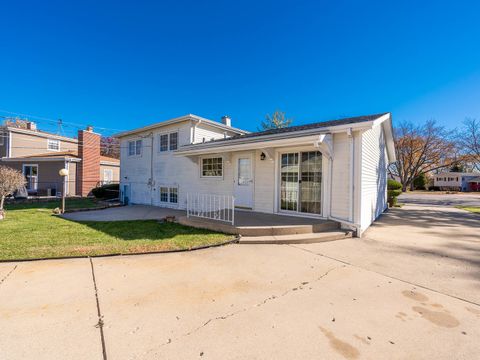 Tiny photo for 202 Country Club Drive, Addison, IL 60101 (MLS # 12516039)