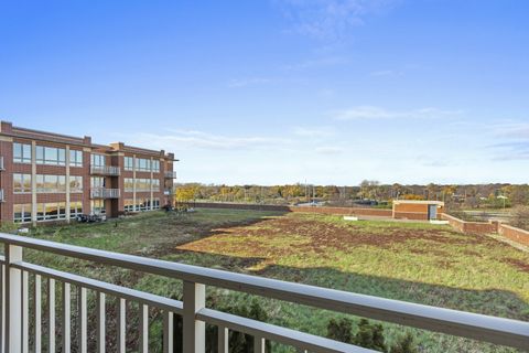 Tiny photo for 6000 N Cicero Avenue #404, Chicago, IL 60646 (MLS # 12481613)