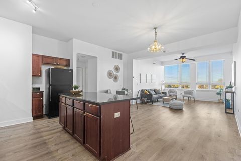 Tiny photo for 6000 N Cicero Avenue #404, Chicago, IL 60646 (MLS # 12481613)