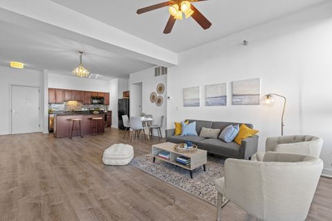 Tiny photo for 6000 N Cicero Avenue #404, Chicago, IL 60646 (MLS # 12481613)