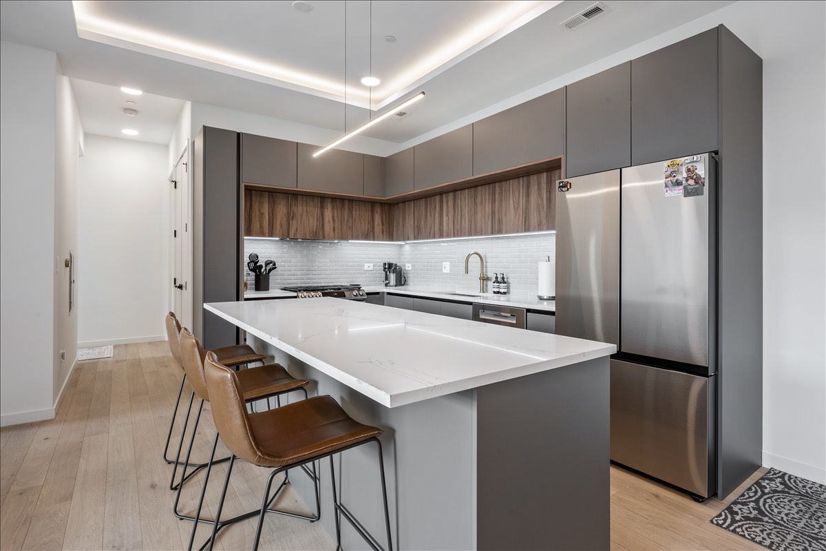 504 N Leavitt Street 302