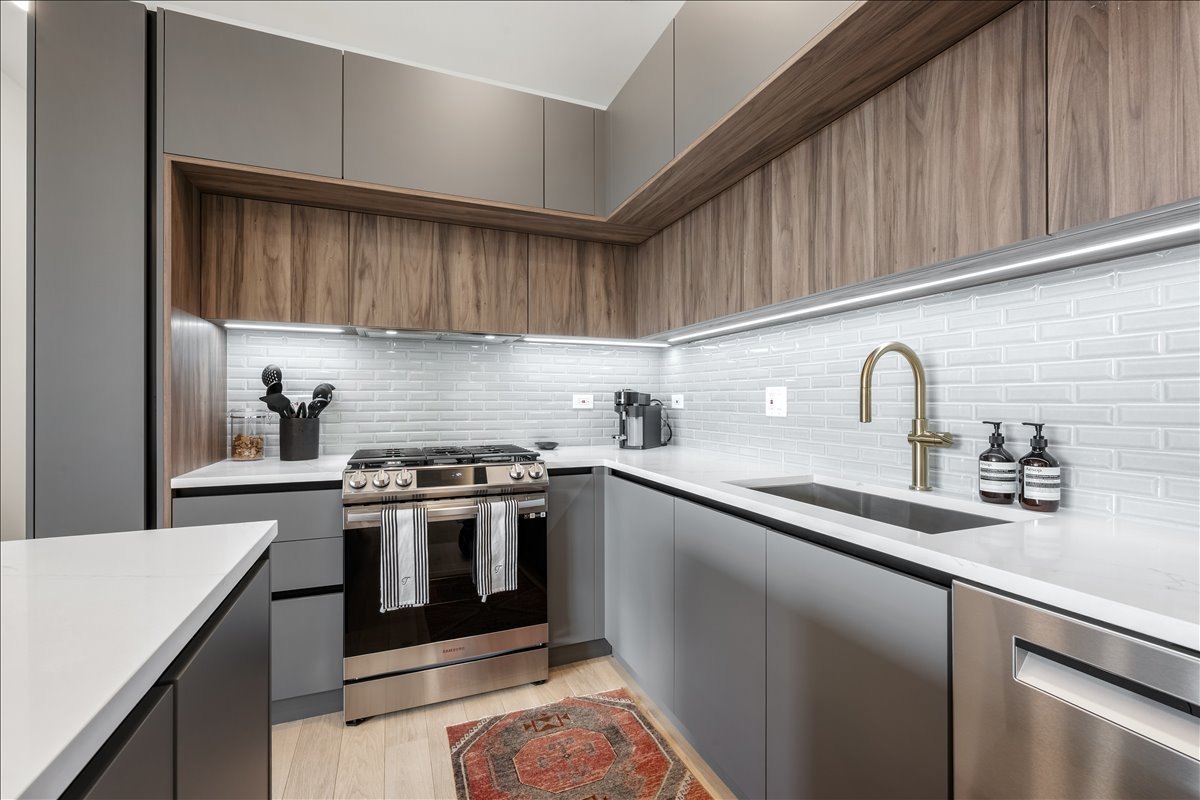 504 N Leavitt Street 302