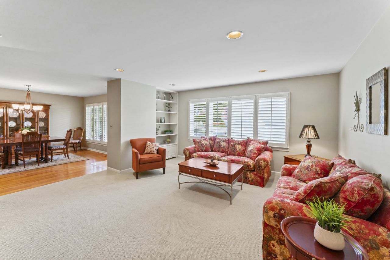 216 Hickory Court