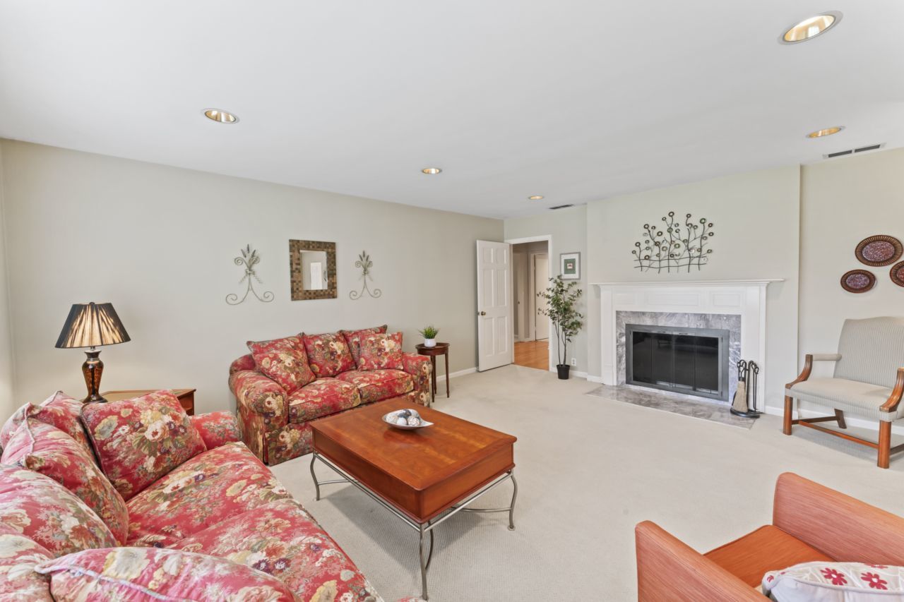 216 Hickory Court
