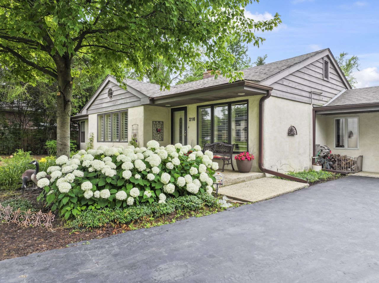 216 Hickory Court