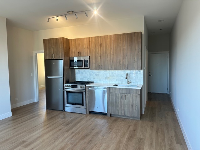 4010 N Lincoln Avenue 406