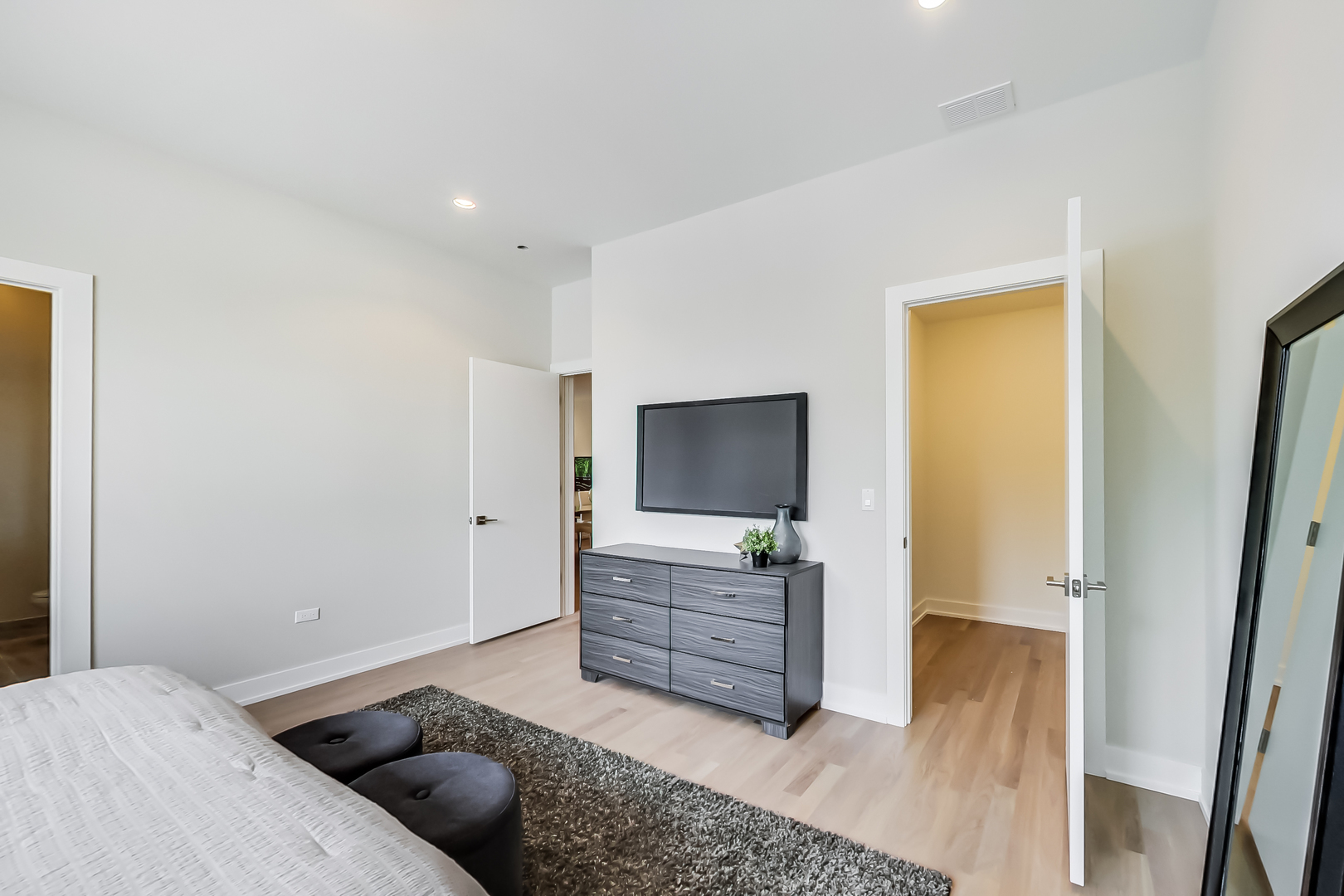 4010 N Lincoln Avenue 406