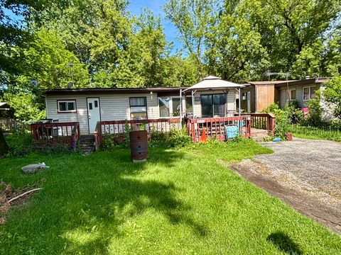 Photo of 272 Misty Ridge Rdg, Lakemoor, IL 60051 (MLS # 12688348)