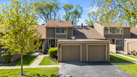 566 White Sands Roselle IL 60172