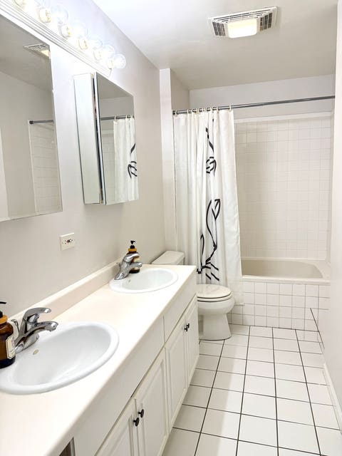 Tiny photo for 5646 N Kenmore Avenue #4B, Chicago, IL 60660 (MLS # 12736393)