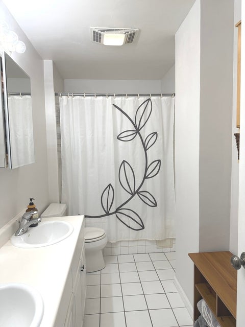 Tiny photo for 5646 N Kenmore Avenue #4B, Chicago, IL 60660 (MLS # 12736393)
