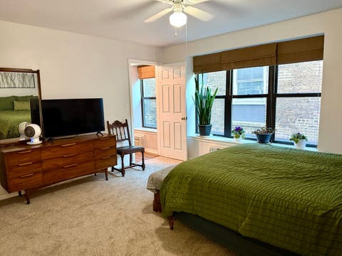 Tiny photo for 5646 N Kenmore Avenue #4B, Chicago, IL 60660 (MLS # 12736393)