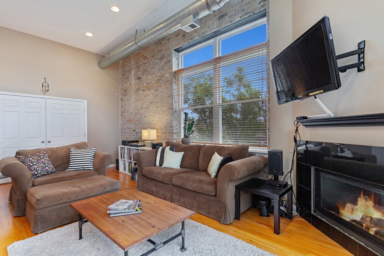 949 N Willard Court 203