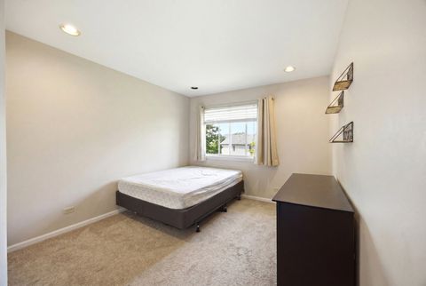 Tiny photo for 9 Tenneyson Court, Lake In The Hills, IL 60156 (MLS # 12400296)