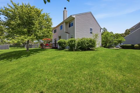 Tiny photo for 9 Tenneyson Court, Lake In The Hills, IL 60156 (MLS # 12400296)