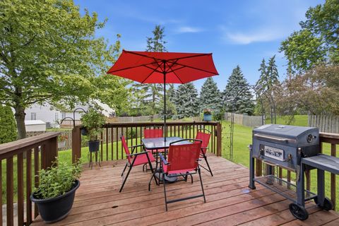 Tiny photo for 9 Tenneyson Court, Lake In The Hills, IL 60156 (MLS # 12400296)