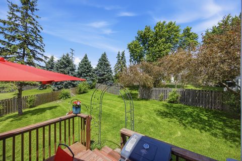 Tiny photo for 9 Tenneyson Court, Lake In The Hills, IL 60156 (MLS # 12400296)