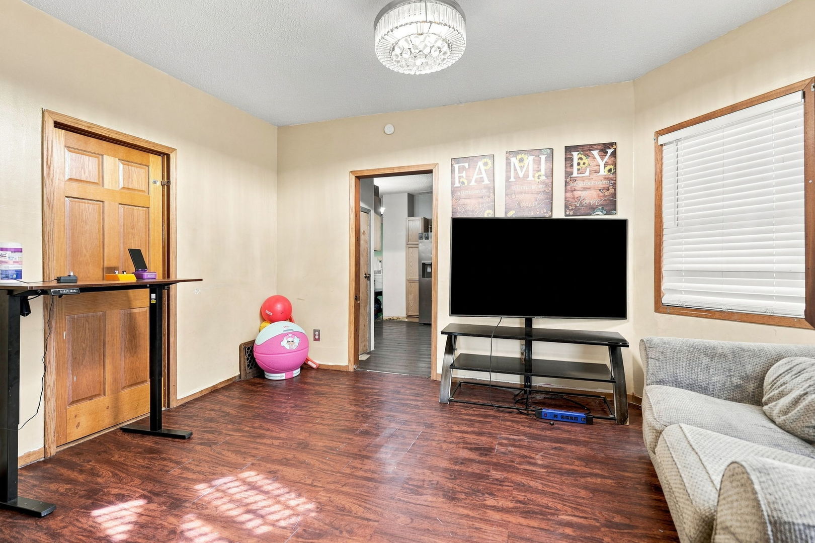 1828 W 6th Street