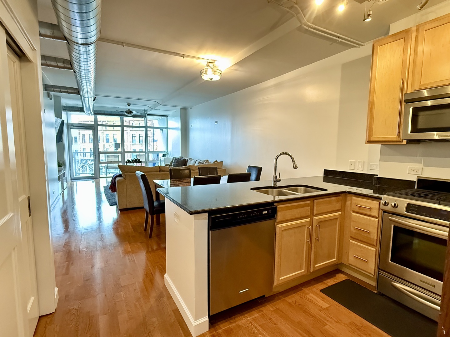 1610 W Fullerton Avenue 303