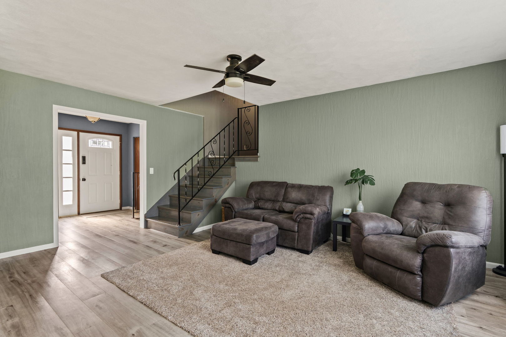 25 WOODCREST Drive
