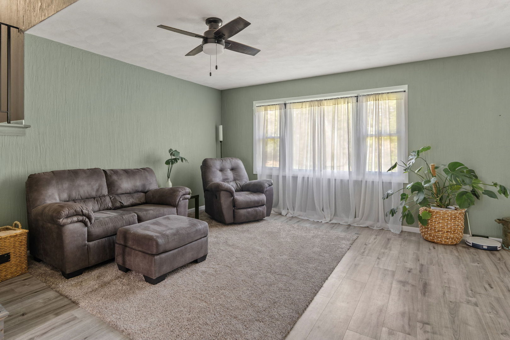 25 WOODCREST Drive