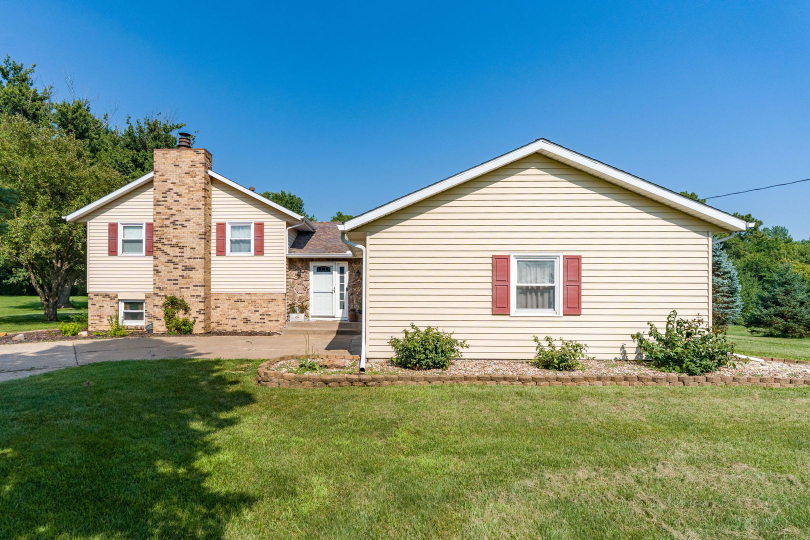 25 WOODCREST Drive