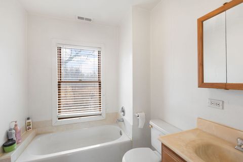 Tiny photo for 555 Trailside Lane, Des Plaines, IL 60016 (MLS # 12556616)