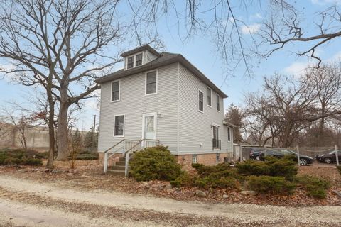 Tiny photo for 555 Trailside Lane, Des Plaines, IL 60016 (MLS # 12556616)
