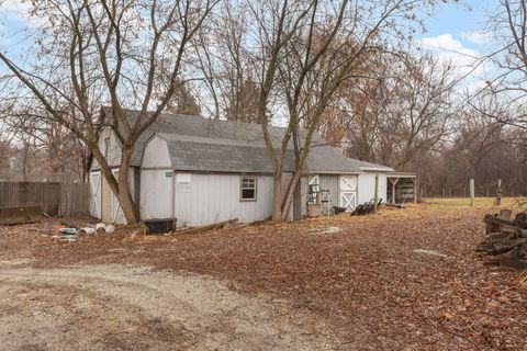 Tiny photo for 555 Trailside Lane, Des Plaines, IL 60016 (MLS # 12556616)