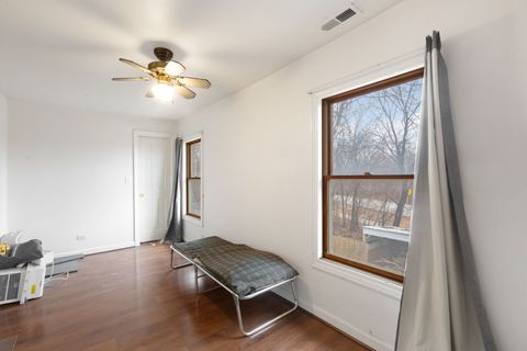 Tiny photo for 555 Trailside Lane, Des Plaines, IL 60016 (MLS # 12556616)