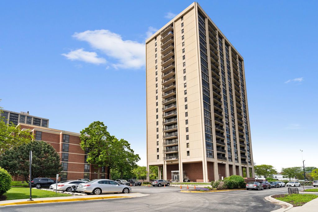 Photo for 2901 S Michigan Avenue #903, Chicago, IL 60616 (MLS # 12486071)