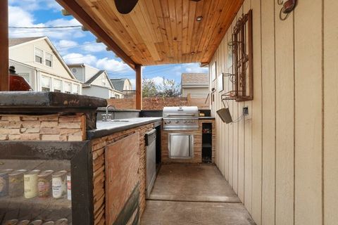 Tiny photo for 5526 N Mason Avenue, Chicago, IL 60630 (MLS # 12519202)