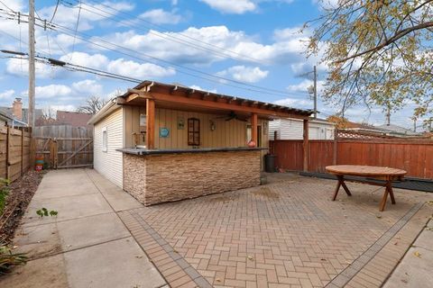Tiny photo for 5526 N Mason Avenue, Chicago, IL 60630 (MLS # 12519202)