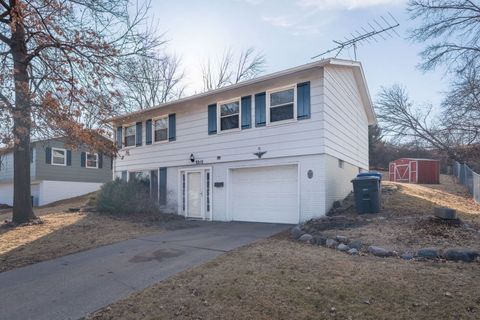Tiny photo for 3212 Magnolia Court, Bettendorf, IA 52722 (MLS # 12570733)