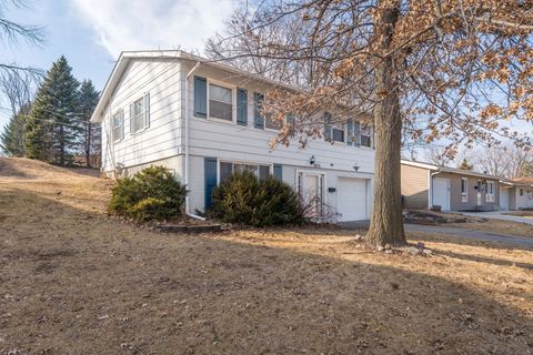 Tiny photo for 3212 Magnolia Court, Bettendorf, IA 52722 (MLS # 12570733)