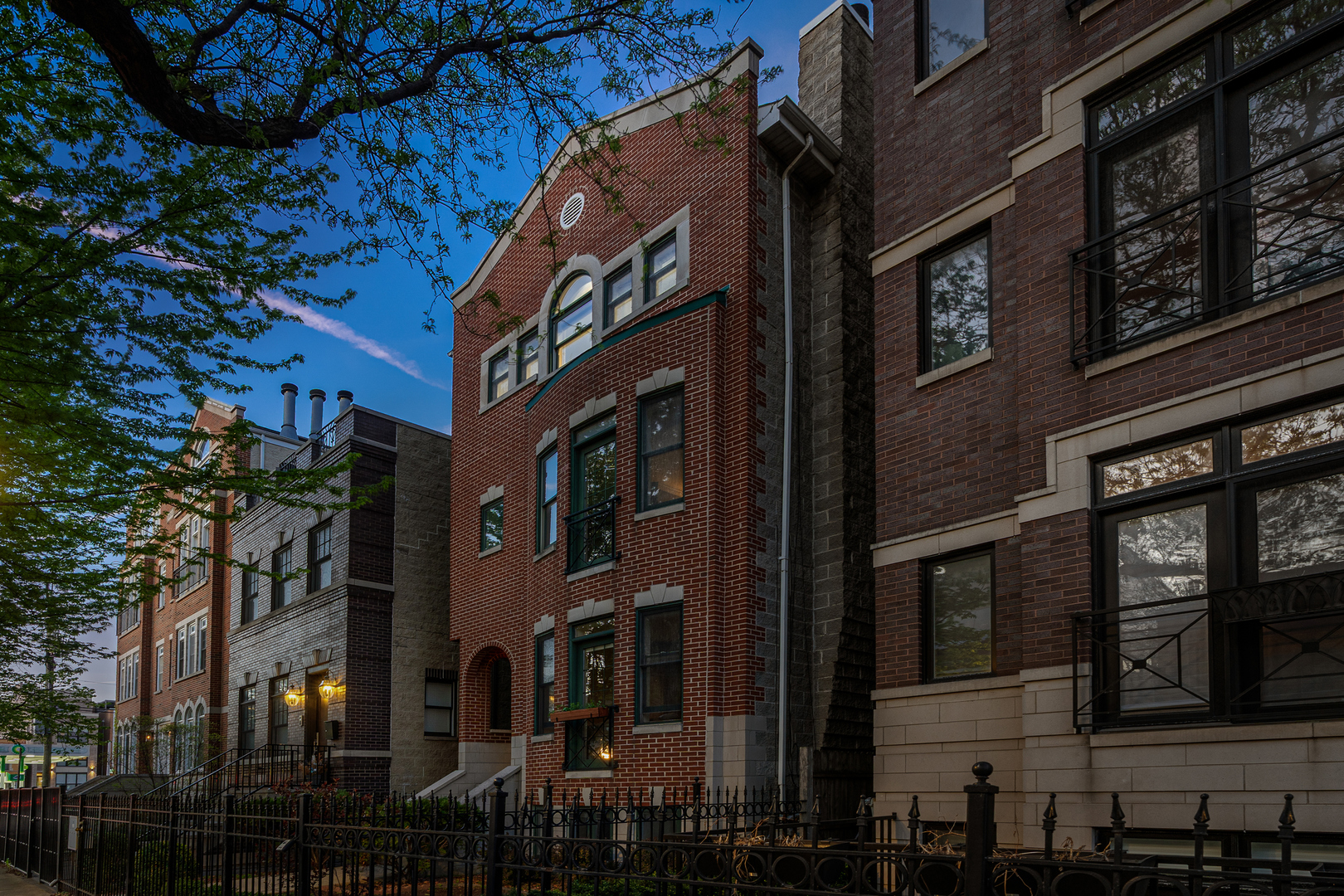 2737 N Southport Avenue 3