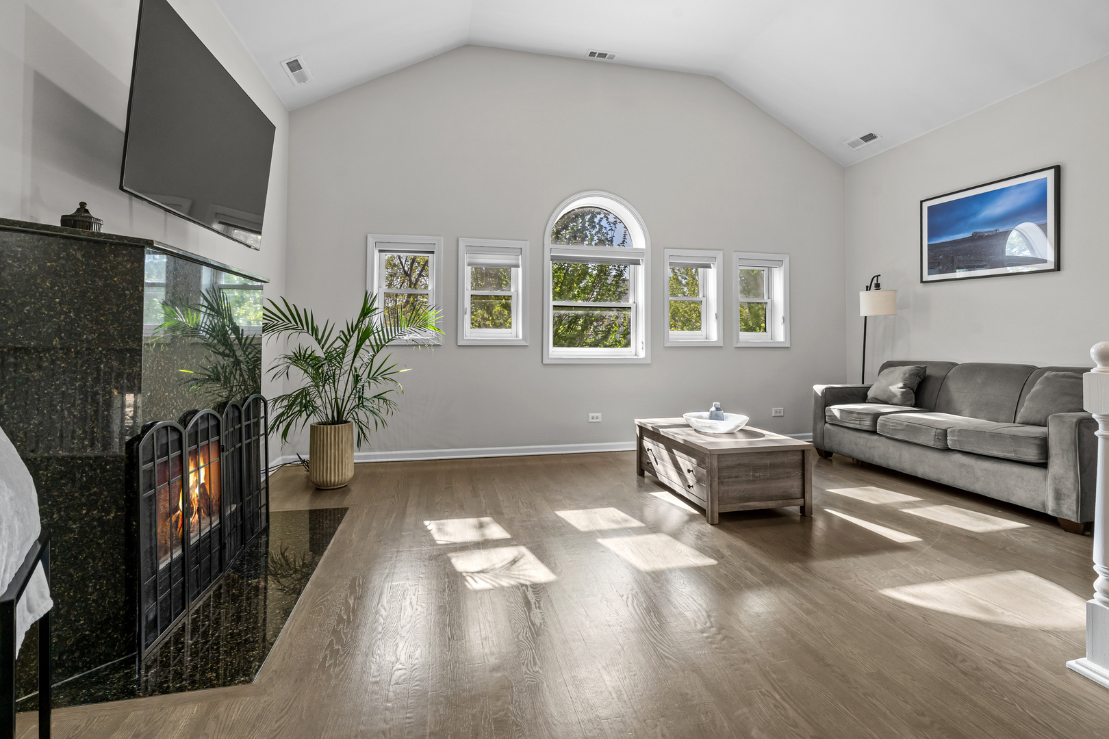 2737 N Southport Avenue 3