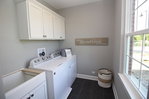 Tiny photo for 10752 W Clocktower Drive, Countryside, IL 60525 (MLS # 12607912)