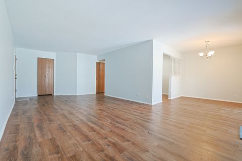 Tiny photo for 600 Stone Circle Court #W1, Schaumburg, IL 60194 (MLS # 12552233)