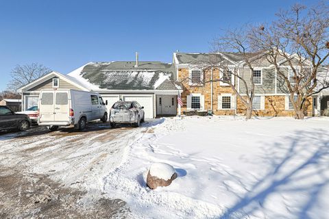 Photo of 600 Stone Circle Court #W1, Schaumburg, IL 60194 (MLS # 12552233)