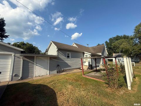 Tiny photo for 401 N 23RD Street, Herrin, IL 62948 (MLS # EB459328)